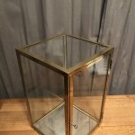 Ancienne vitrine de présentation.